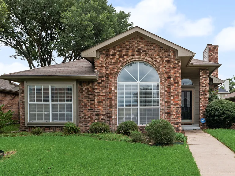 605 English Oak St — Photo 3