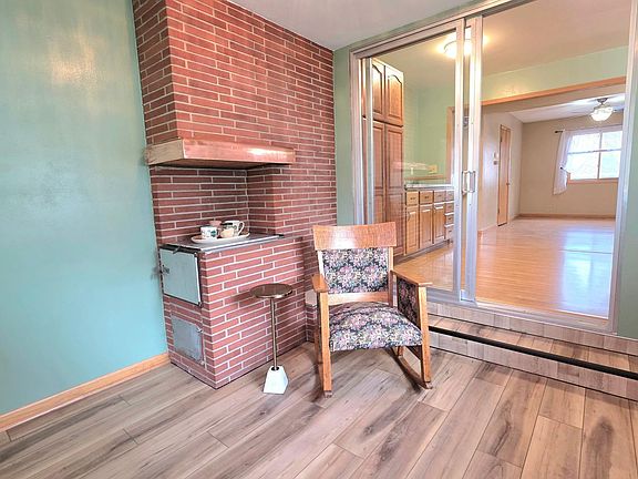 4th image of 420 James St