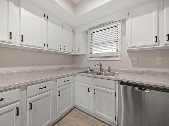 5th image of 1253 Spring Brook Ct