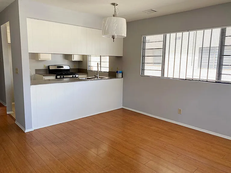 927 S Charlotte Ave #B — Photo 7