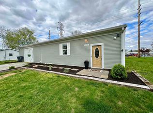 805 N 3rd St, Monticello, IN 47960