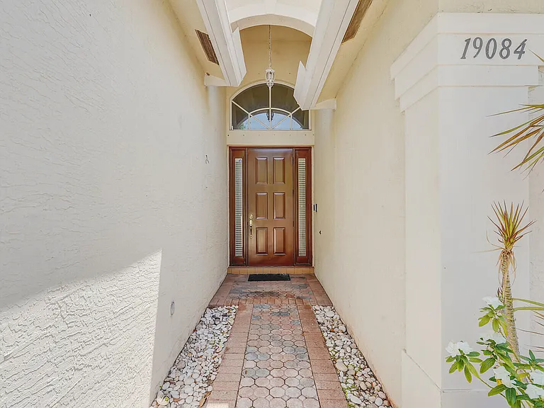 19084 Skyridge Cir — Photo 3