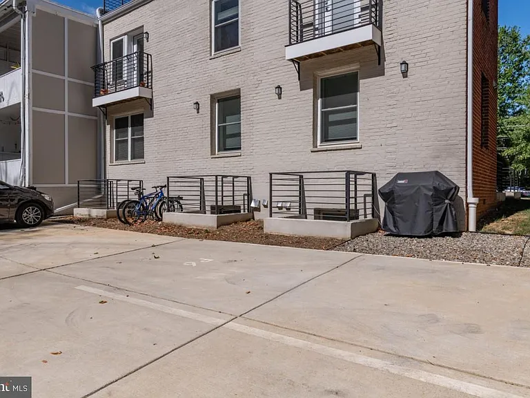 3918 W St NW #6 — Photo 20