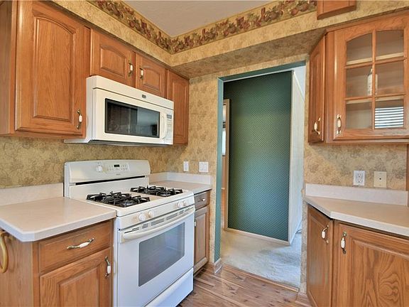 3rd image of 6395 S Park Blvd