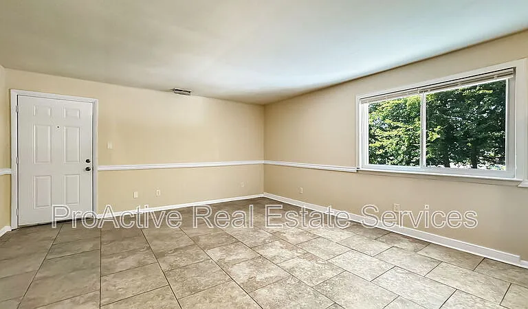 312 Ashlawn Dr #3 — Photo 1