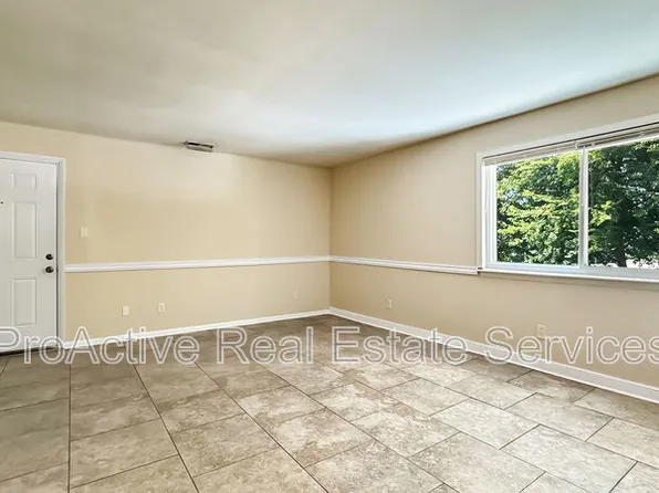 312 Ashlawn Dr, Norfolk, VA