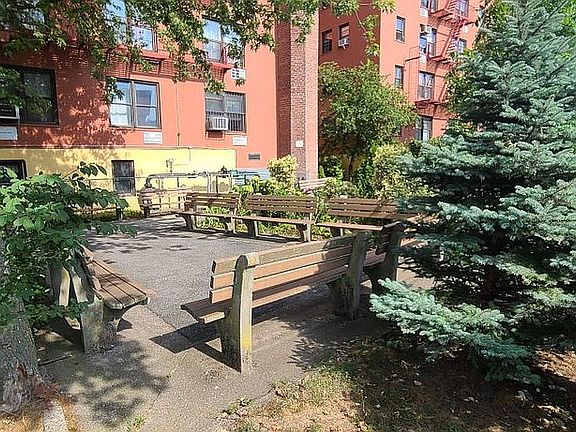 3rd image of 2330 Voorhies Ave APT 5P