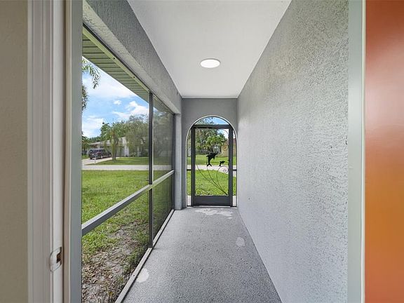 5th image of 1717 SE 8th Ter