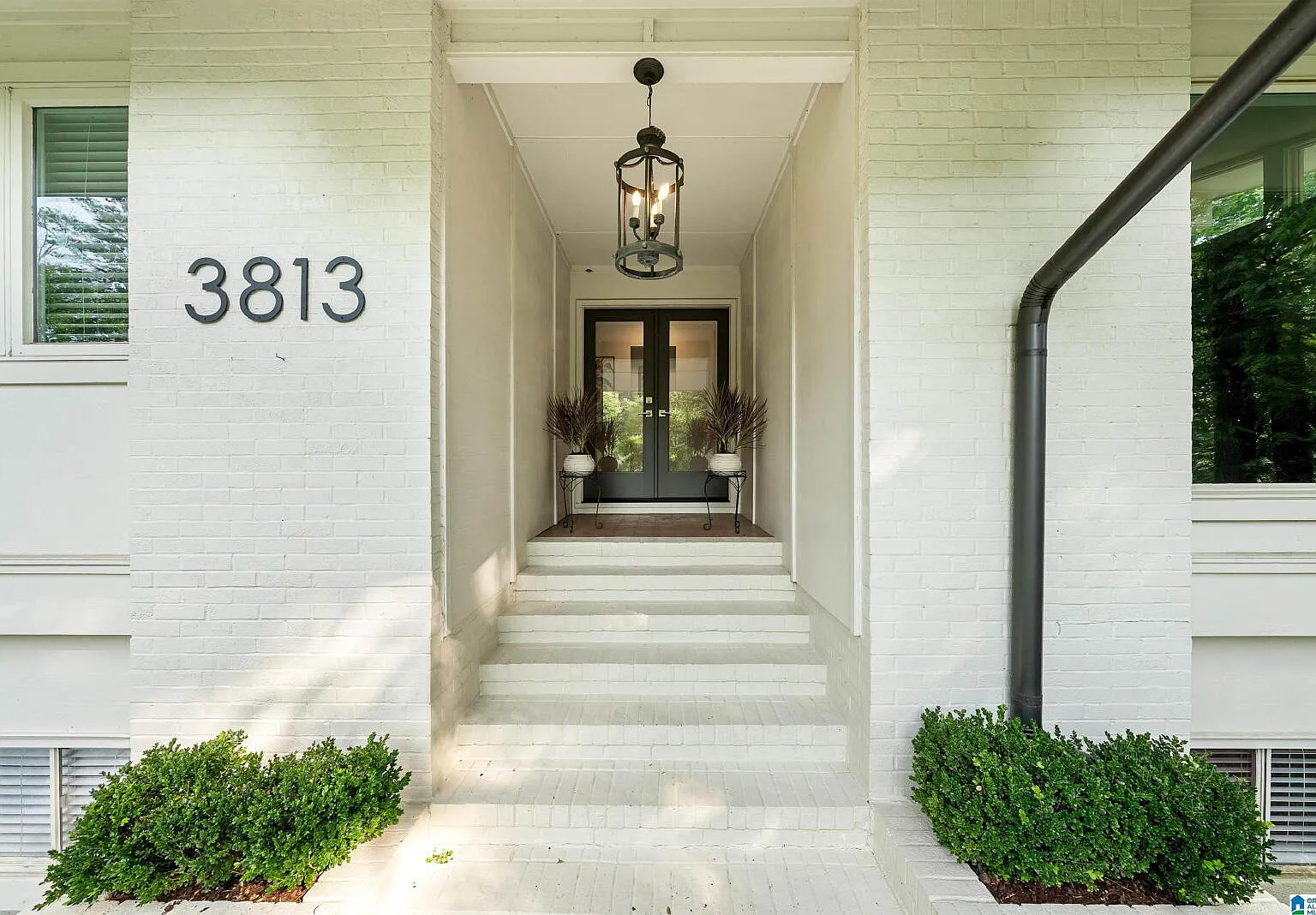 5 bed, 3.0 bath, 3357 sqft, $4,400 — Photo 2