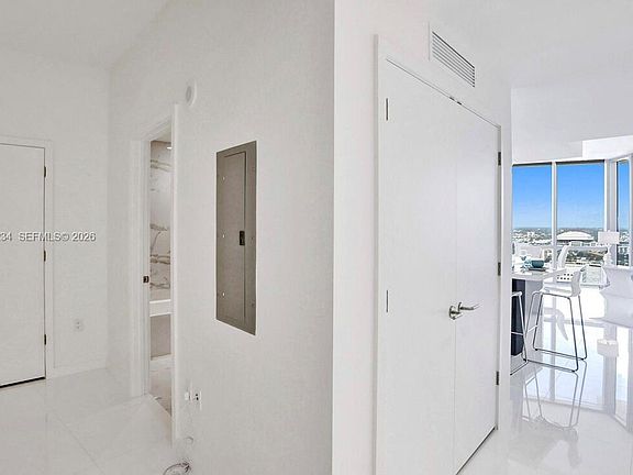 2nd image of 851 NE 1st Ave #3510