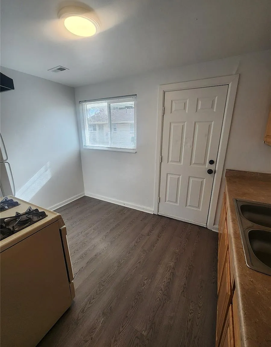 1 bed, 1.0 bath, 800 sqft, $999 — Photo 4