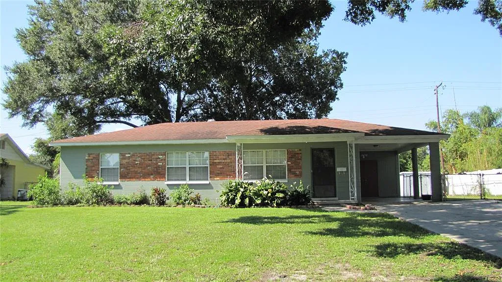 3 bed, 1.0 bath, 1050 sqft, $2,200 — Photo 1