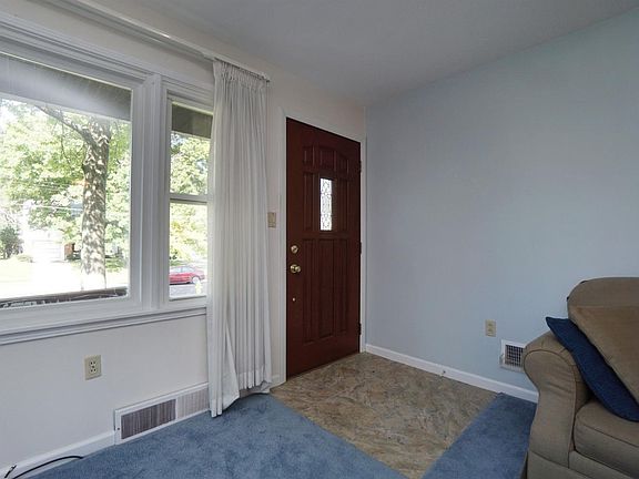 3rd image of 8436 Donna Ln