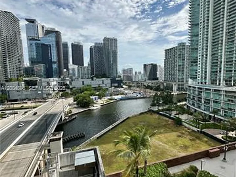 350 S Miami Ave #1402 — Photo 2