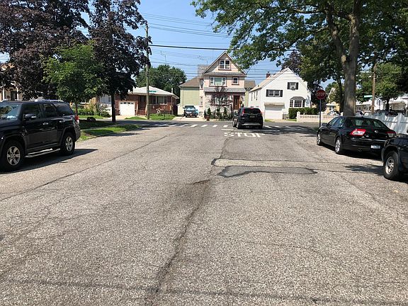 3rd image of 381 Lathrop Ave