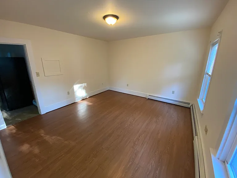 35 Winchester Ct — Photo 3