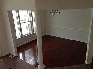 4th image of 42 Airmont Dr