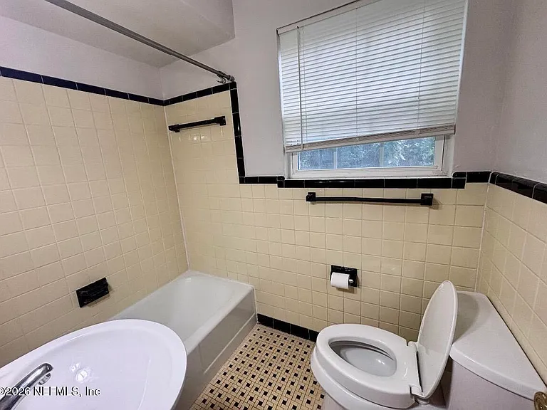 1502 Broome St — Photo 16