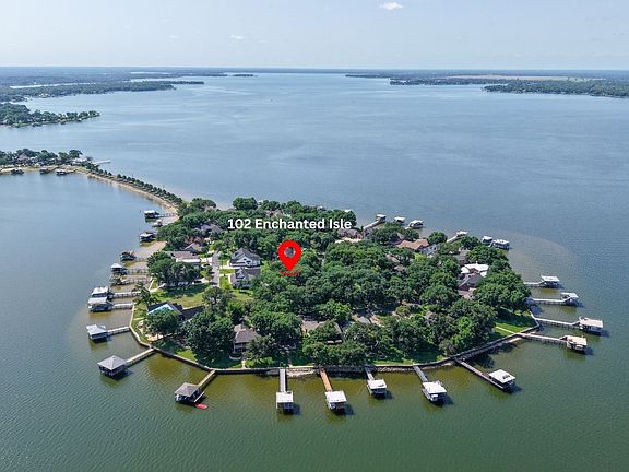 2nd image of 102 Enchanted Isles Cir