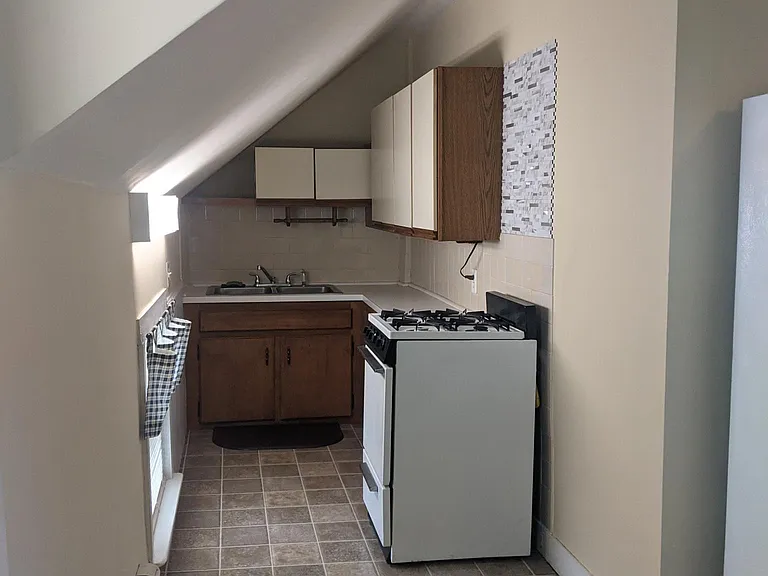 575 Mount Hope Ave #3 — Photo 6