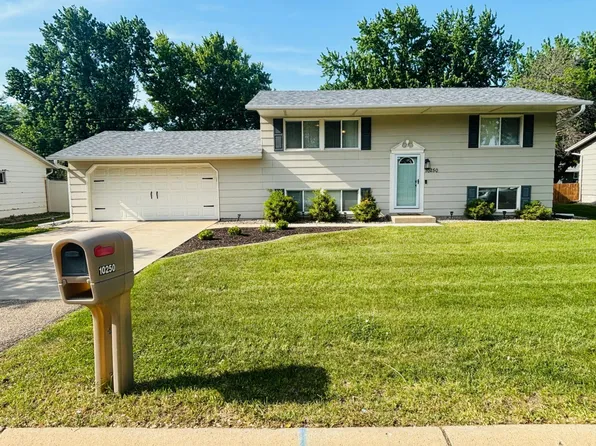 10250 99th Ave N, Maple Grove, MN 55369