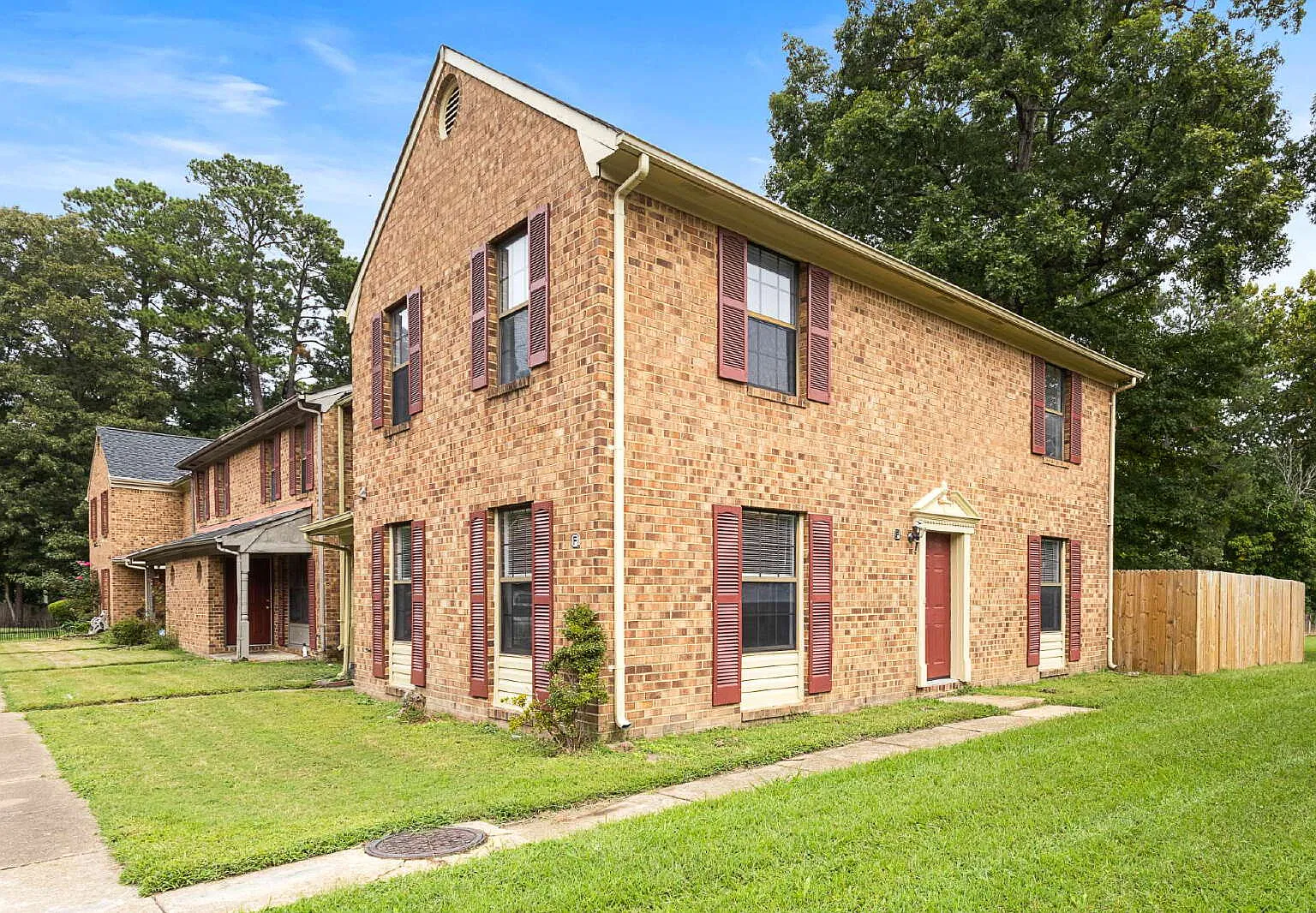 3 bed, 2.5 bath, 1500 sqft, $1,800 — Photo 1