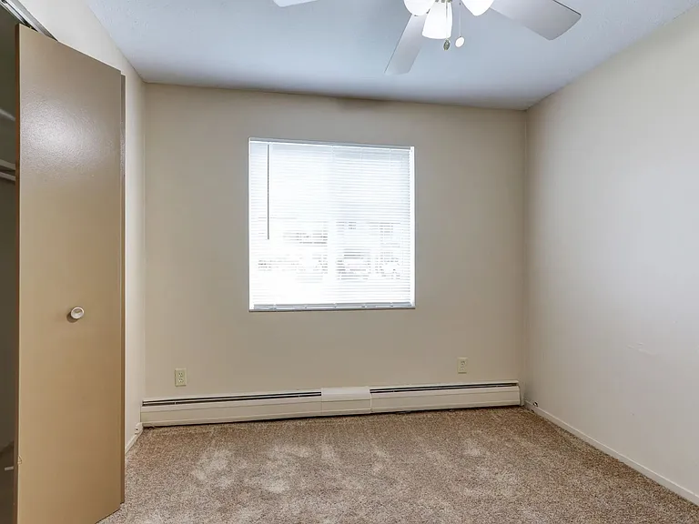 Ellacott Parkway Apartments — Photo 36