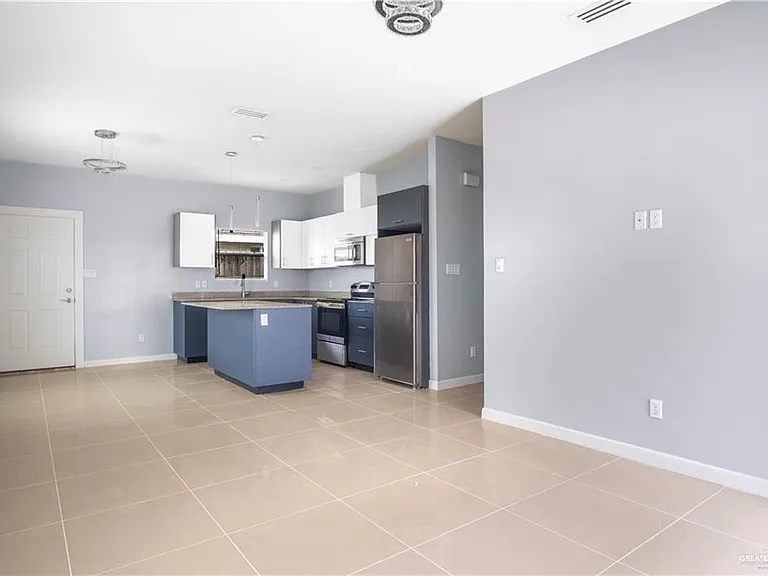 2013 Stardust Ln #4 — Photo 3