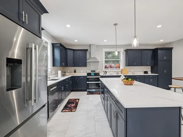 920 Drift Rd, Westport, MA 02790