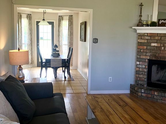 5th image of 428 W Heights Dr
