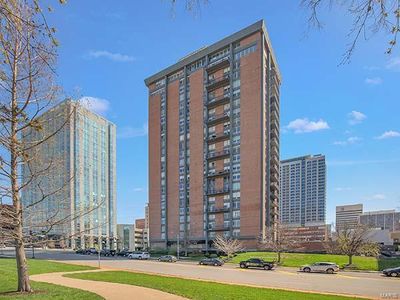 200 S Brentwood Blvd #13C & D, Saint Louis, MO, 63105