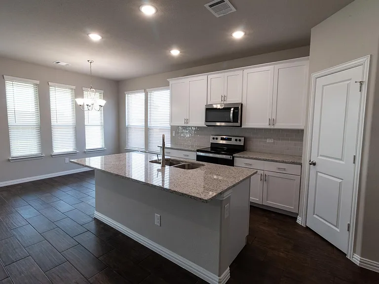 507 Reatta Dr — Photo 11