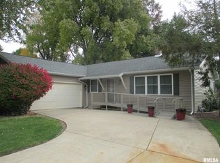 5 Brenda Dr, South Jacksonville, IL 62650