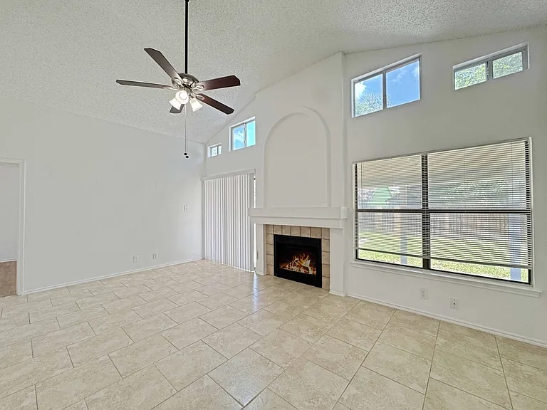 10203 Sunset Field Dr — Photo 5
