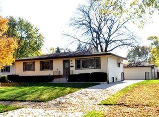 607 E Dogwood Ln, Mount Prospect, IL