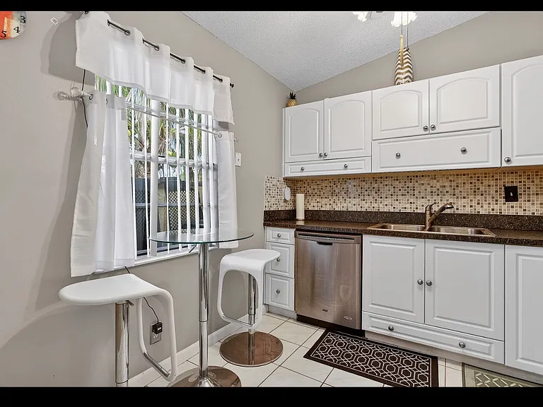 540 NW 43rd St #540 — Photo 14