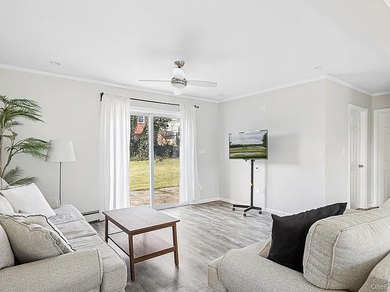 22 Shelter Ln — Photo 6