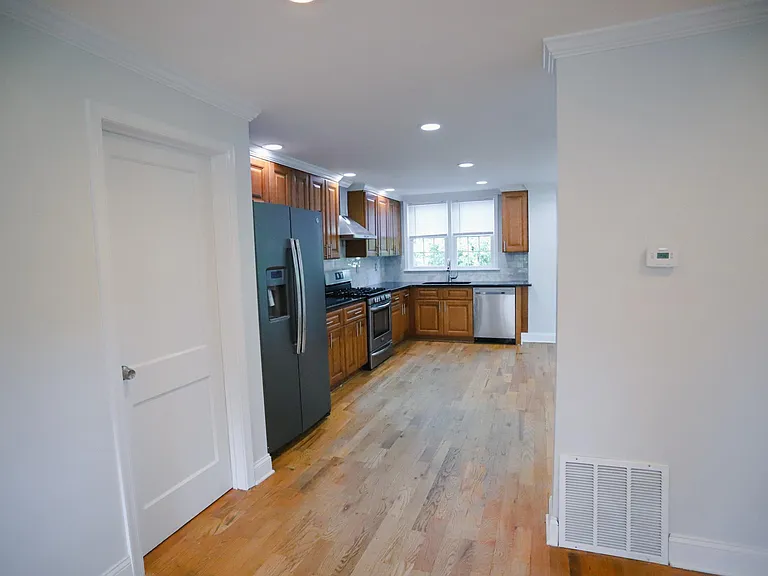 121 Alverstone Rd — Photo 6