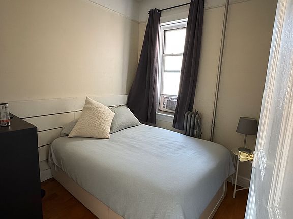 3rd image of 194 Court St APT 8