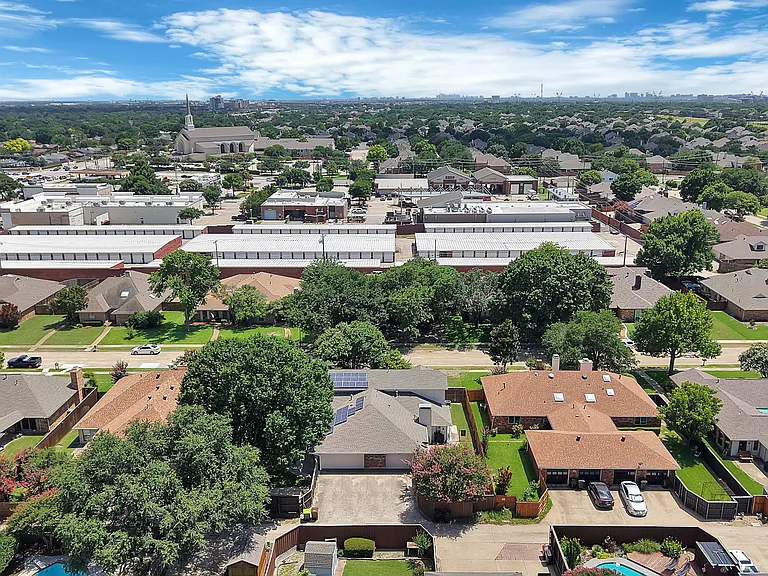 4021 San Mateo Dr — Photo 32
