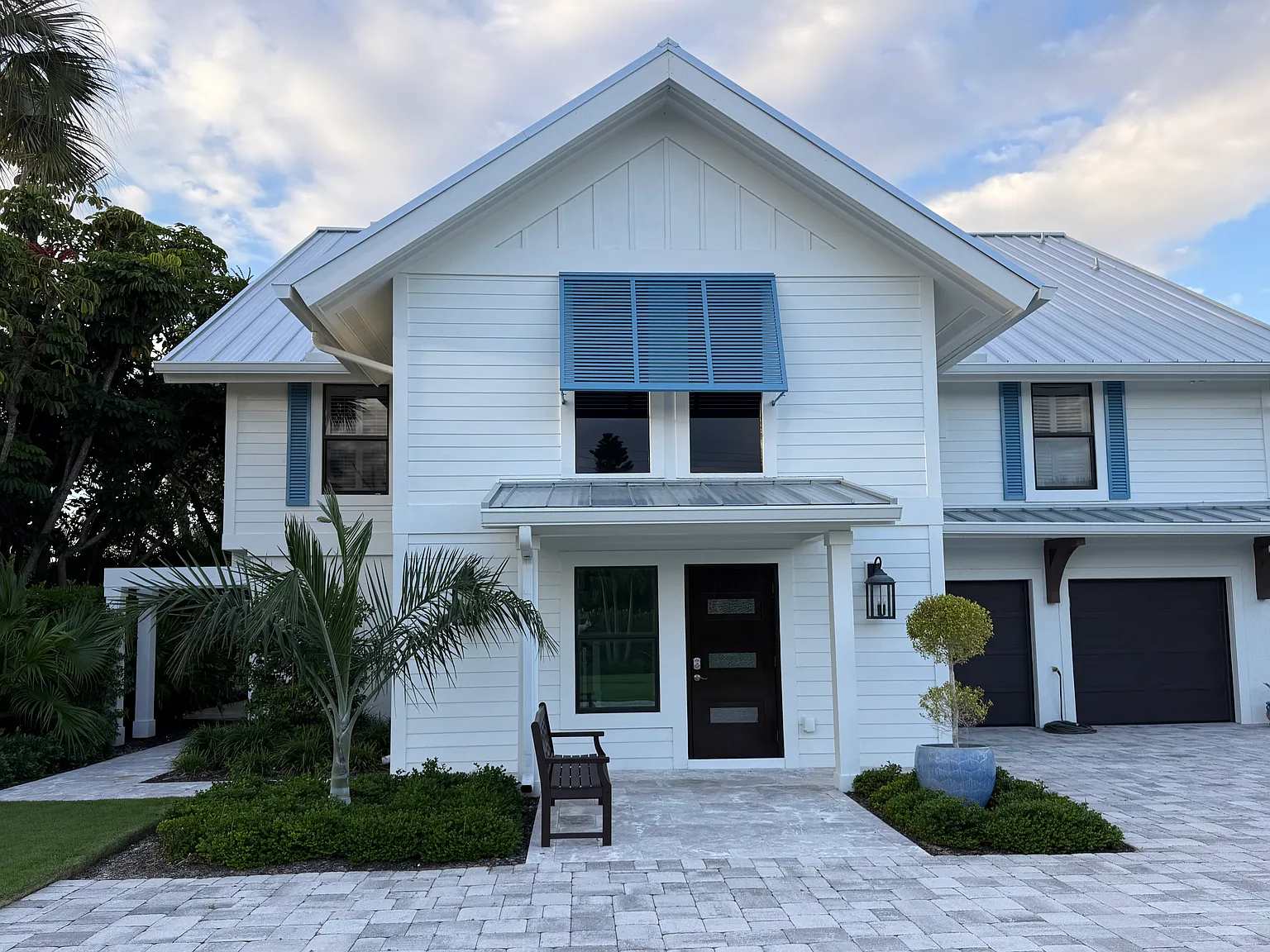 500 Periwinkle Way — Photo 2