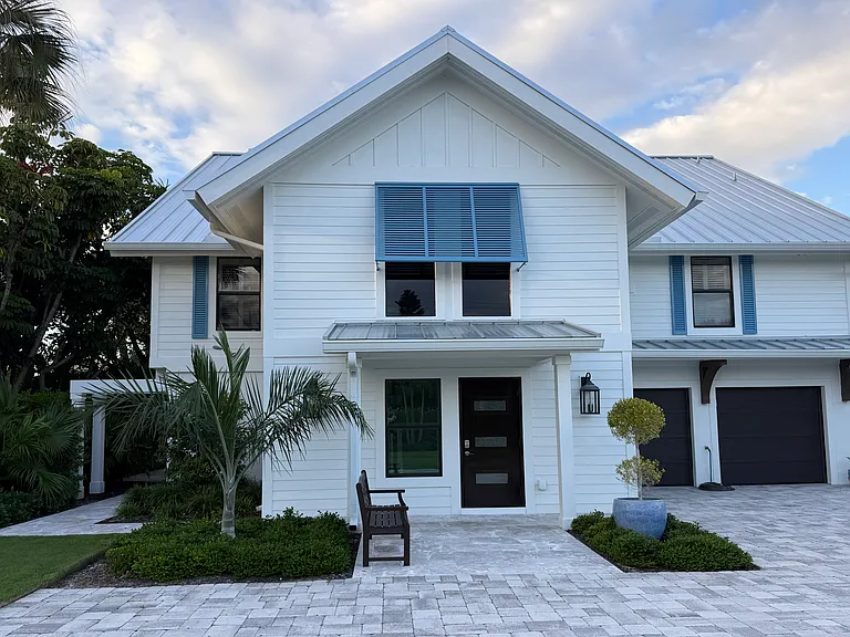 500 Periwinkle Way — Photo 2