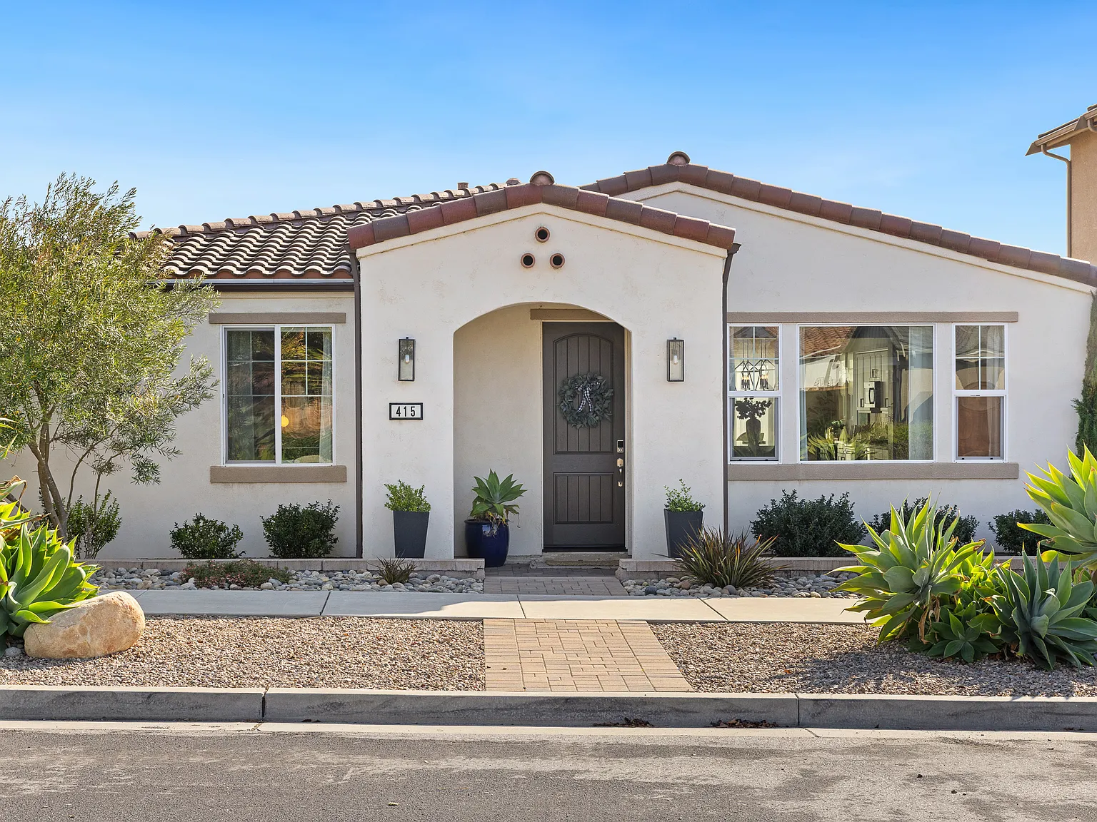 3 bed, 1980 sqft, $5,600 — Photo 1
