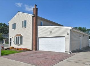 2488 Arthur Ct, Oceanside, NY 11572