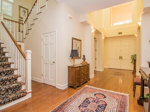 3rd image of 1907 S Wykagyl St