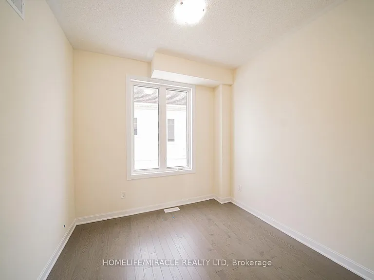 33 Country Club Dr — Photo 16