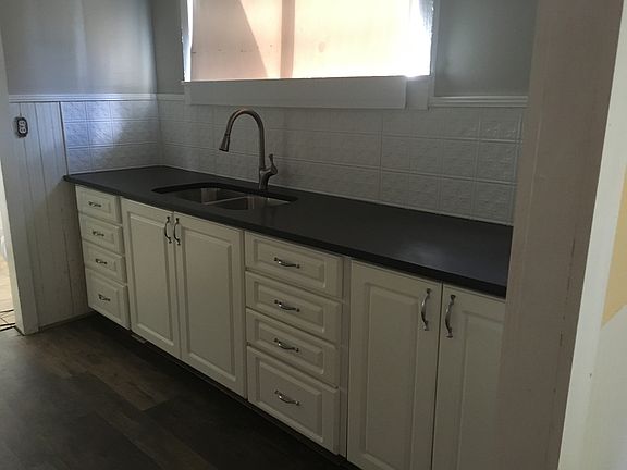 Kitchen with quartz counter