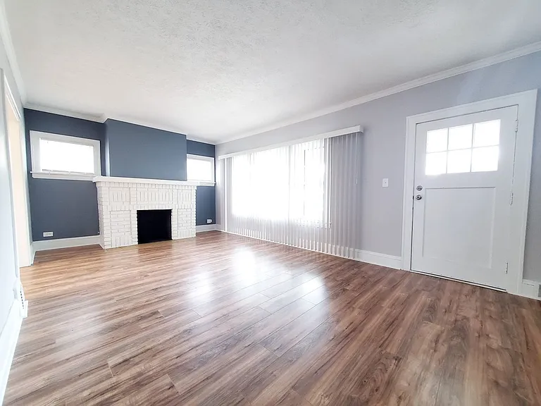 13719 Thornhurst Ave — Photo 4