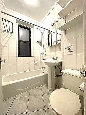 5th image of 165 W 83rd St APT 54