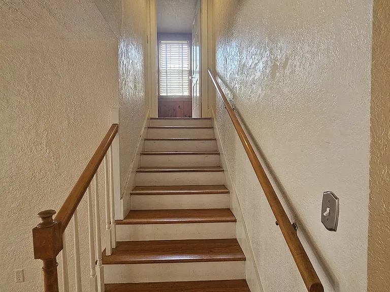 1331 NW Cherry Ave — Photo 4